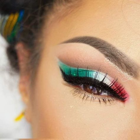 Cinco De Mayo Makeup Ideas, Mexican Flag Makeup, Mexican Eyeshadow, Cinco De Mayo Makeup, Mexican Makeup, Xmas Makeup, Christmas Eye Makeup, Holiday Makeup Looks, Cute Eye Makeup