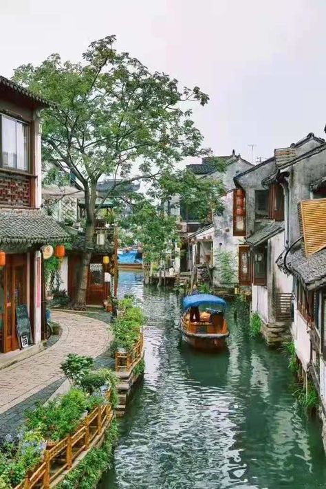 Describe Setting, Chinese Buildings, Building Aesthetic, Japan Aesthetic, History Of Photography, Chinese Architecture, Future Travel, Country Art, Pretty Places