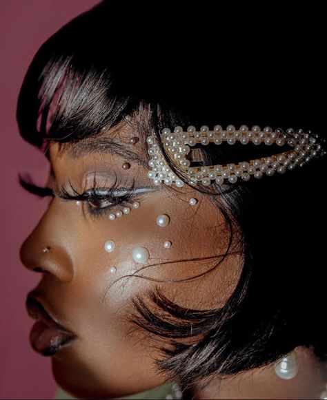 Braids With Beads, Summer Rain, Naomi Campbell, Aaliyah, Shell Beads, Black Is Beautiful, Black Hair, Carnival Face Paint, Ear Cuff