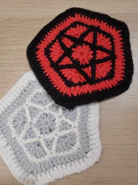 Witchy Crochet Applique, Crochet Altar Cloth Pattern, Pentacle Granny Square, Pentagram Crochet Pattern, Pagan Crochet Patterns, Crochet Wiccan Patterns, Pentagram Granny Square, Witchy Crochet Projects, Free Witchy Crochet Patterns