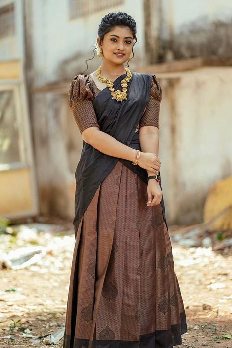 Ammu Abhirami, Tamil Saree, Floral Blouse Designs, Lehenga Designs Simple, Half Saree Designs, Saree Photoshoot, Photo Pose Style, Half Saree, India Beauty