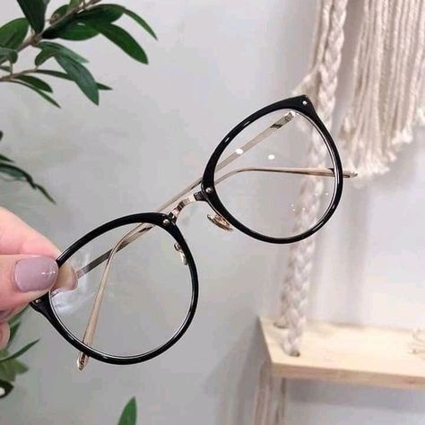 Clear Glasses Frames Women, Glasses Women Fashion Eyeglasses, Oversized Eyeglasses, Glasses For Round Faces, Cute Glasses Frames, Glasses Frames Trendy, Classy Glasses, Fancy Glasses, Glasses Inspiration