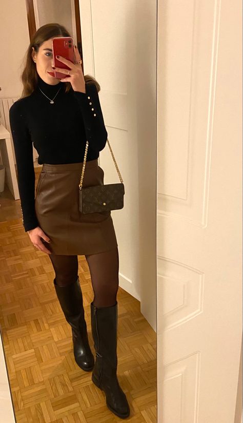 Leather Brown Skirt Outfit, Outfit Hongkong, Leather Brown Skirt, Brown Leather Skirt Outfit, Brown Skirt Outfit, Brown Leather Skirt, Leather Skirt Outfit, Brown Skirt, Quick Outfits