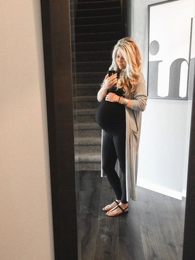 Bump Style Summer, Maternity Leggings Outfit, Outfits With Grey Cardigan, Summer Pregnancy Outfits, Pregnant Outfit, Pregnancy Fashion Fall, Winter Maternity Outfits, Post Pregnancy Fashion, Baby Bump Style