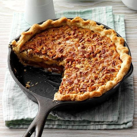 Caramel Pecan Cheesecake Pie, German Chocolate Pies, Cheesecake Pie Recipes, Caramel Pecan Cheesecake, Skillet Desserts, Pastas Recipes, Pecan Pie Cheesecake, Pecan Cheesecake, Cheesecake Pie