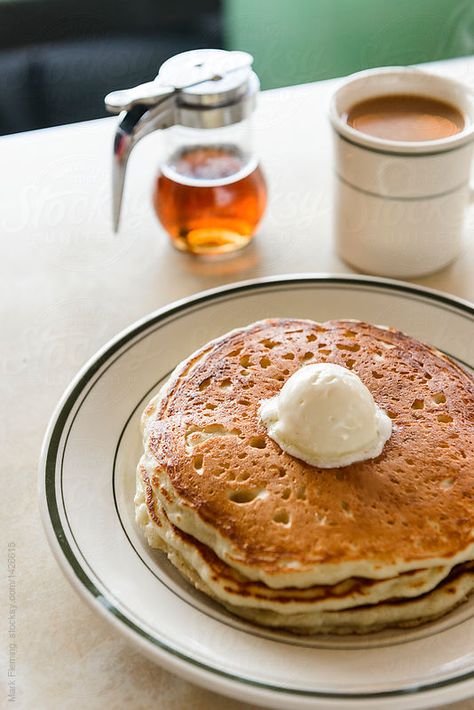 American Diner Food Photography, Pancake House Aesthetic, Diner Breakfast Aesthetic, Breakfast Diner Aesthetic, American Diner Food, Diner Photography, Angel Investigations, Diner Breakfast, Breakfast Diner