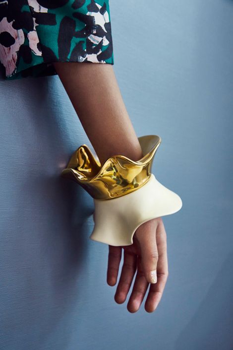 DINOSAUR DESIGNS — LOUISE OLSEN Runway Jewelry, Resin Bangles, Silver Jewelry Design, Dinosaur Design, Unusual Jewelry, Pearl Collection, Ceramic Jewelry, 925 Silver Jewelry, Contemporary Jewelry