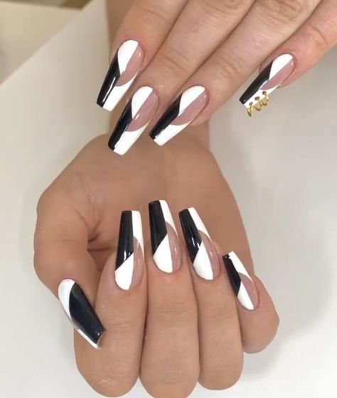 Black And White Nail Designs Coffin, Black And White Matte Nails, Nails Art Tutorial, Ongles Beiges, Black And White Nail Designs, Black And White Nails, Unghie Nail Art, Black Acrylic Nails, Fancy Nails Designs