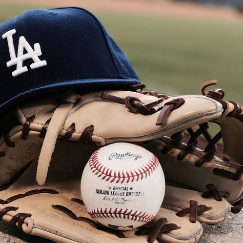 416 Likes, 17 Comments - Los Angeles Dodgers (@ladodgernews) on Instagram: “Let’s have a little talk... I found out today that I will not be attending high school for another…” Baseball Aesthetic, Owen Hunt, Derek Morgan, Jackson Avery, Ball Wallpaper, Lexie Grey, Derek Shepherd, Something In The Way, Baseball Balls