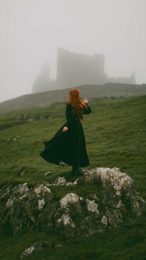 Rock Of Cashel, Ireland Aesthetic, Green Academia, Celtic Druids, Fairytale Aesthetic, Dreamy Photography, Fairytale Photography, Misty Morning, Adventure Aesthetic