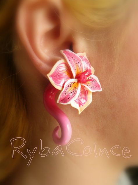 Sweet earrings!! Cercei Din Lut Polimeric, Faux Gauges, Faux Piercing, Ear Gauge, Gauge Earrings, Fake Gauges, Fake Plugs, Fake Piercing, Tunnels And Plugs