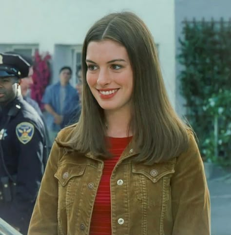 Princess Mia Hair, Anne Hathaway Princess Diaries, Anne Hathaway Hair, Mia Thermopolis, Princess Mia, The Princess Diaries, Mandy Moore, 90s Hairstyles, Mia 3