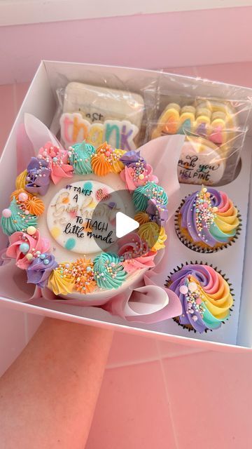 WISH UPON A CUPCAKE | CARLY HARRIS | It was my youngest baby’s last day in primary school today and it’s safe to say it’s been an emotional one. This was the gift I made for... | Instagram Teachers Day Cake Ideas, Teachers Day Cake, Teacher Cupcakes, School Cupcakes, Teacher Cakes, Girls Cake, Cupcake Tutorial, Cupcakes Cake, Gift Cake