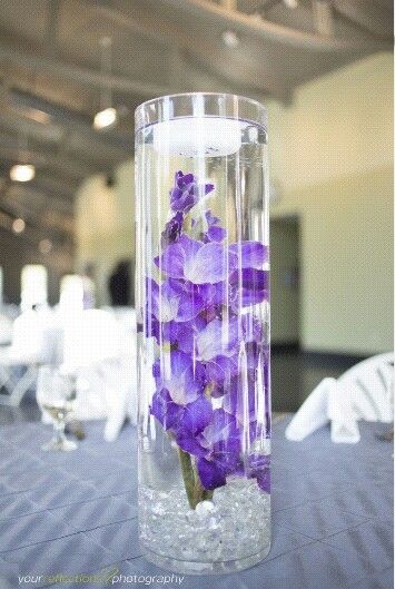 Beach Wedding Centerpieces Diy, Purple Table Decorations, Wedding Table Decorations Purple, Submerged Flowers, Purple Wedding Centerpieces, Purple Centerpieces, Cheap Wedding Decorations, Beach Wedding Centerpieces, Purple Table