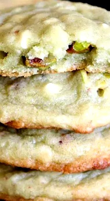 Pistachio Pudding Cookies - The addition of chopped pistachios and white chocolate chips make these irresistible! ❊ Pistachio Pudding Cookies, Pudding Cookies Recipes, Pistachio Recipes, Pistachio Pudding, Pudding Cookies, Yummy Sweets, How Sweet Eats, White Chocolate Chips, Cookie Desserts