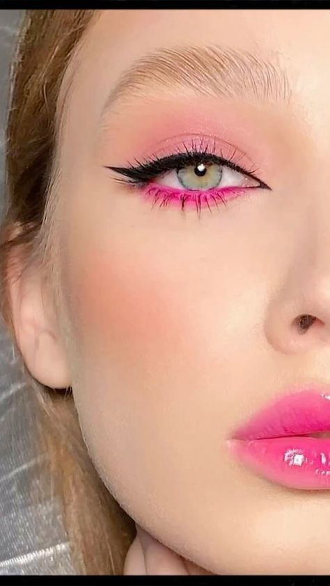 Vontade de se especializar e crescer. Simple Makeup Looks Colorful, Pink Winged Eyeliner, Bright Pink Makeup Looks, Easy Valentine’s Day Makeup, Simple Valentine’s Day Makeup, Pink Waterline Makeup, Valentines Makeup Ideas Creative, Hot Pink Dress Makeup Ideas, Hot Pink Prom Makeup