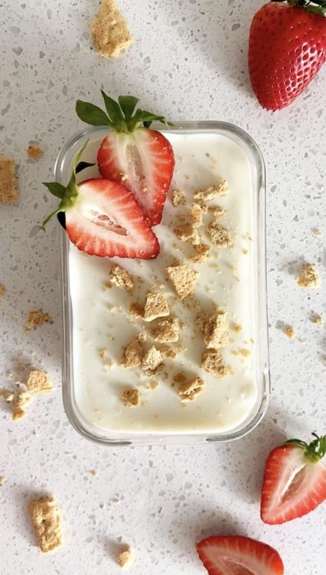 Strawberry Cheesecake Overnight Oats, Protein Breakfast Cookies, Cheesecake Overnight Oats, Easy Strawberry Cheesecake, Strawberry Overnight Oats, Egg Free Breakfast, Overnight Oats Recipes, Protein Overnight Oats, Vegan Overnight Oats