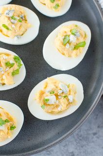 Buffalo Deviled Eggs, Buffalo Sauce Recipe, Spicy Deviled Eggs, Ketosis Diet Recipes, Fake Ginger, Buffalo Style, Making Hard Boiled Eggs, Spicy Appetizers, Mexican Breakfast Recipes