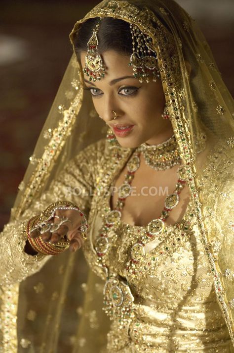 Umrao Jaan, Iconic Costumes, ऐश्वर्या राय, Indian Aesthetic, Bridal Jewellery Indian, Aishwarya Rai, Pakistani Bridal, Bollywood Stars, Bollywood Celebrities