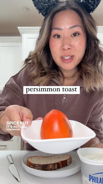 Persimmon Toast, Persimmon Oatmeal, Persimmon Benefits Healthy, Savory Persimmon Recipes, Persimmon Breakfast, Hachiya Persimmon Bread, Persimmon Bread, Persimmon Recipes, Fall Fruits