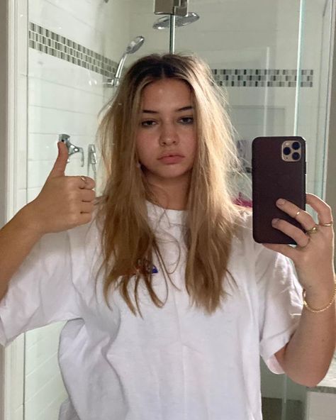 Maddie (@madelyncline) • Instagram photos and videos Maddy Cline, Madeline Cline, Maddie Cline, Obx Cast, Sarah Cameron, Image Swag, The Pogues, Madelyn Cline, Lizzie Mcguire