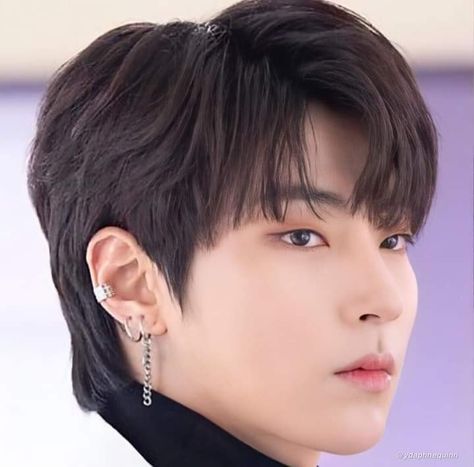 Han Seojun Earrings, Kpop Piercings Male, Kpop Earrings Men, Hairstyle Competition, Ear Piercings Boy, Minimalistic Accessories, Kpop Earrings, Han Seojun