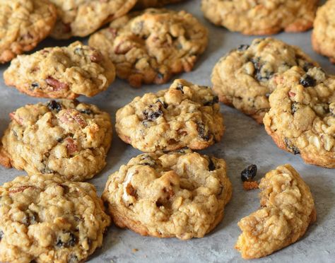 Oatmeal Cookies with Raisins & Pecans Best Oatmeal Cookies, Resepi Biskut, Once Upon A Chef, Brown Sugar Cookies, Oatmeal Cookie Recipes, Best Oatmeal, Cookie Calories, Oatmeal Raisin Cookies, Best Chocolate Chip Cookie