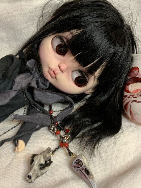 Blythe Dolls Black Hair, Brown Eyes Black Hair, Black Hair Aesthetic, Brown Hair Brown Eyes, Gothic Dolls, Cute Cartoon Drawings, Iconic Photos, Pretty Dolls, Blythe Doll