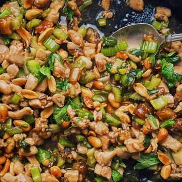 Chinese Stir Fry, One Skillet Meals, Peanut Recipes, Chicken Stir Fry, Most Popular Recipes, Iron Skillet, Spicy Chicken, Chicken And Vegetables, Fast And Furious