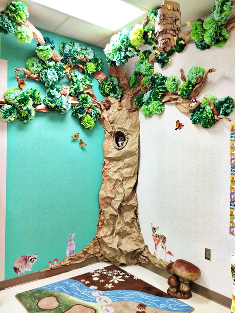 Diy Woodland Decor, Infant Room Daycare, Forest Classroom, Classroom Tree, Jungle Theme Classroom, Diy Woodland, Spring Classroom, School Displays, Hand Crafts For Kids