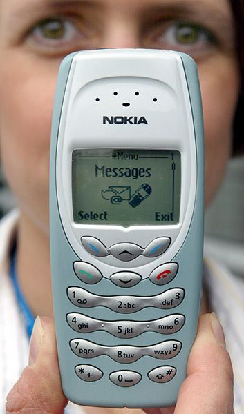 In honor of Microsoft buying Nokia, a look back at their phones over the years Mobile Phone Logo, Best Cell Phone Deals, Prepaid Phones, New Mobile Phone, T Mobile Phones, Old Cell Phones, Classic Phones, Mobile Phone Shops, Nokia Phone