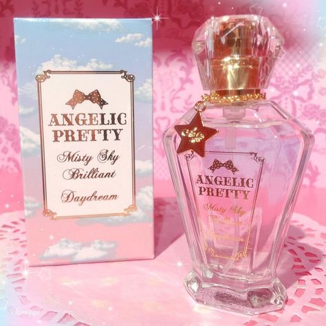 Cute Perfume, Koleksi Makeup, Koleksi Parfum, Pretty Perfume, Pretty Perfume Bottles, Perfume Bottle Design, Fragrances Perfume Woman, Elegant Gothic, Perfume Lover