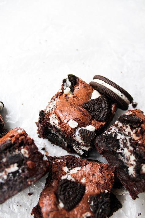 Brownies With Oreos, Stuffed Brownies, Cocoa Powder Cookies, Oreo Desserts, Oreo Brownies, Chocolate Oreos, Classic Recipes, Vanilla Cookies, Chocolate Dessert Recipes