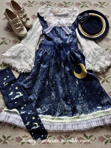 Night Aesthetic Clothes, Lunar Outfits, Moon Outfit Aesthetic, Kera Magazine, Anting Manik, Moon Dress, Space Outfit, Star Clothing, Classic Lolita