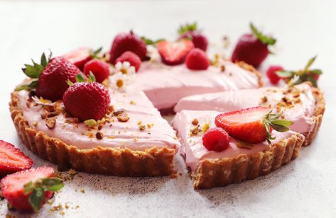 Strawberry Mousse Tart Recipe - Paint Me Pink Strawberry Moose Desserts, Strawberry Custard Tart, French Strawberry Tart, Rhubarb Mousse, Strawberry Mousse Tart, Vegan Strawberry Tart, Making Strawberry Jam, Strawberry Banana Cheesecake Salad, Strawberry Tarts Recipe