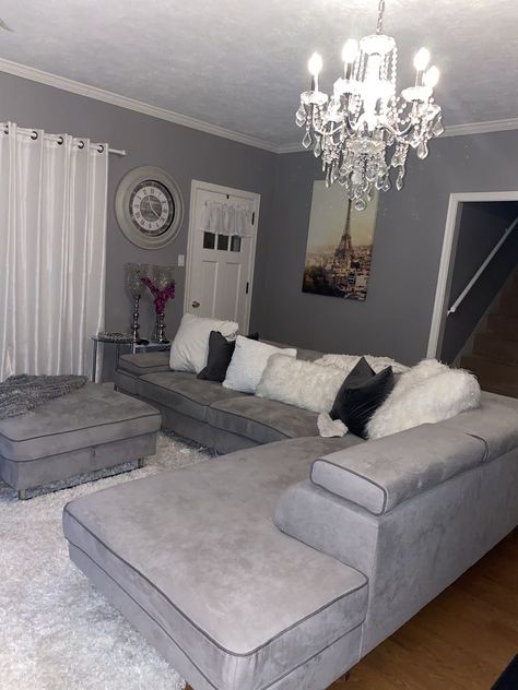 Black And Gray Apartment Aesthetic, House Fever, Girl Apartment Decor, Cute Living Room, Apartment Decorating Living, Luxury Room Bedroom, First Apartment Decorating, Classy Bedroom, Apartment Living Room Design