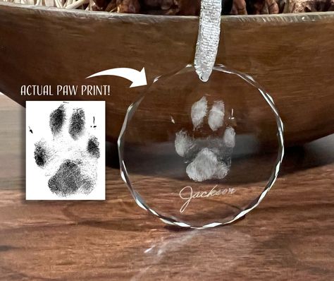 Happy Pawlidays Dog SVG | Christmas Pet SVG#christmaswithpets #petdecor #adorableornaments #petloverchristmas #petchristmasornaments #festivefurbabies Paw Print Memorial Ideas, Pet Paw Print Ornament, Pet Memorial Diy, Pet Memorial Ideas, Dog Memorial Gifts, Happy Pawlidays, Dog Craft, Dog Keepsake, Paw Ornament