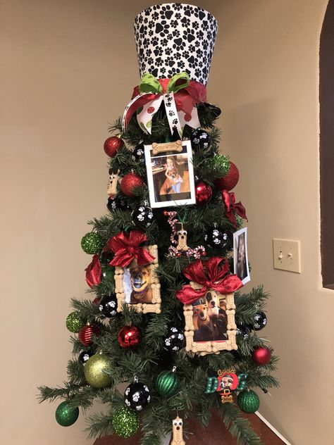 Dog themed Christmas tree Dog And Cat Themed Christmas Tree, Pet Themed Christmas Tree, Dog Themed Christmas Tree Ideas, Dog Themed Christmas Tree, Dog Christmas Tree, Christmas Tree Fence, Christmas Tree Farm Pictures, Tree Farm Pictures, Christmas Tree Quotes