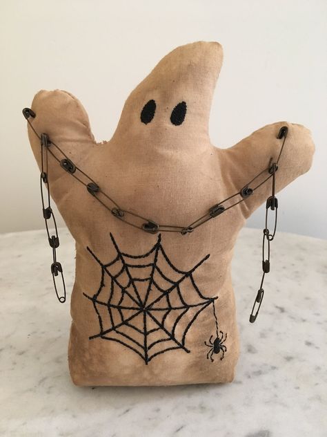 Primitive Ghost E-pattern, Ghost Shelf Sitter, Primitive Halloween, Halloween Decor - Etsy Primitive Halloween Patterns, Stuffed Ghost Pattern, Primitive Halloween Diy, Diy Primitive Halloween Decor, Primitive Crafts Diy, Primitive Halloween Crafts, Primitive Ghost, Primitive Fall Crafts, Primitive Halloween Decor