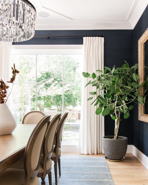 Navy Kitchen Dining Room, Art Deco Dinningroom, Navy Ceiling Dining Room, Moody Office Chandelier, Wallpaper On Ceiling Dining Room, Moody Glam Dining Room, Curtains In Dining Room, Dramatic Dining Room Colors, Black Bead Chandelier Dining Room