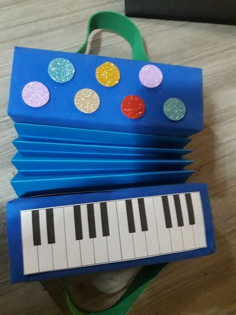 Recycled Instruments, Music Costume, Paper Dress Art, Piano Crafts, Music Crafts, Art Dress, Instagram Icons, Musical Instruments, Diy Gifts