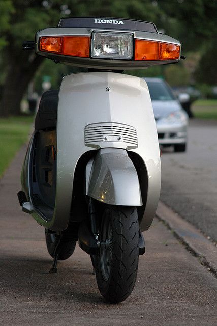 1983 Honda Aero 80 in Moonlight Silver Kinetic Honda Scooter, Honda Scooter, Classic Scooter, Honda Scooters, Soichiro Honda, Honda C70, 150cc Scooter, Honda Cub, Moto Scooter