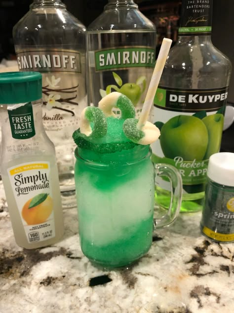 Crazy Alcoholic Drinks, Mix Drinks Alcoholic, Candy Alcohol Drinks, Shots Alcohol Recipes, Fruity Alcohol Drinks, Fun Drinks Alcohol, Pretty Alcoholic Drinks, Party Drinks Alcohol, Liquor Recipes