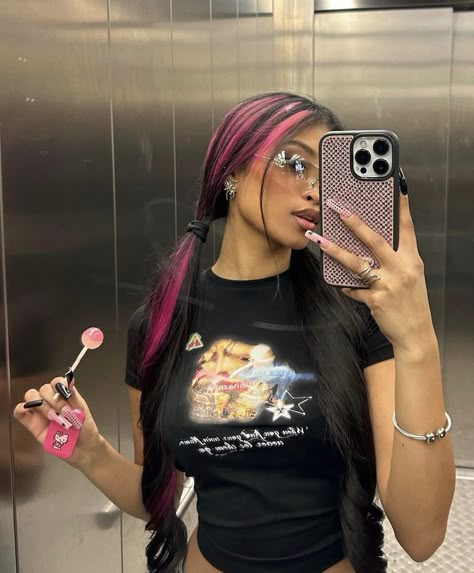 Hot Pink Highlights In Black Hair, Pink Highlights In Black Hair, Black Hair Pink Highlights, Hot Pink Highlights, Highlights In Black Hair, Hair Pink Highlights, Draculaura Hair, Pink Hair Streaks, Skunk Hair