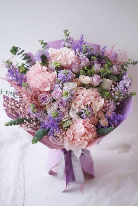 Pink And Purple Flower Arrangements, Pink And Purple Bouquet, Pink Hydrangea Bouquet, Bouquet Diy Gift, Purple Flower Arrangements, Luxury Flower Bouquets, Round Bouquet, Purple Bouquet, Boquette Flowers