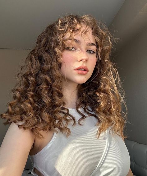 Natural Curly Hair Cuts, Curly Girl Hairstyles, Penteado Cabelo Curto, Curly Girl, Aesthetic Hair, Beauty Trends, Wavy Hair, Hair Looks, Pretty Woman