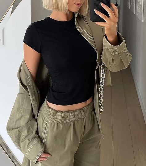 Basic Crop Tops Solid Color Short Sleeve Crewneck Shirt Y2K Slim Fit T-Shirt Streetwear Basic Crop Tops, Slim Fit Crop Top, Aesthetic Streetwear, Crewneck Design, Round Neck Shirt, Streetwear Tops, Womens Crewneck, Round Neck Tops, Slim Fit Shorts