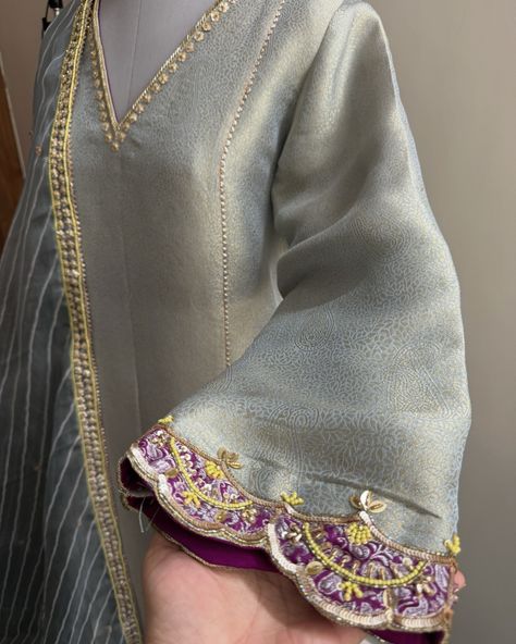 Introducing our stunning grey embroidered outfit, crafted with exclusive materials that bring out the beauty of sharp, vibrant colors 🌸✨ This piece is adorned with intricate floral embroidery, making it a perfect blend of tradition and contemporary style. It’s not just an outfit; it’s a statement for the upcoming festive season 🎉 Brides-to-be, this is a must-have for your trousseau! Its chic and stylish design will leave everyone in awe 💍👗 Don’t miss out on this elegant masterpiece! Printed Suit Embroidery Design, Embroidered Outfit, Silk Kurti Designs, Trendy Outfits Indian, Embroidery Fashion Detail, Classy Outfits For Women, Casual Indian Fashion, Kurta Neck Design, Dress Design Patterns