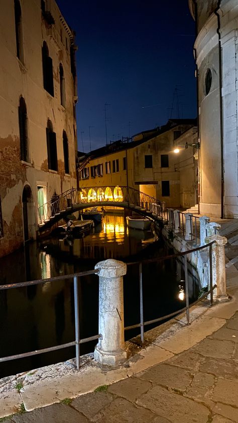 Venice Italy At Night, Venice Italy Aesthetic Night, Italy Night Aesthetic, Venice Night, Italian Mansion, Venice At Night, Italian Gothic, Pictures Of Venice, Italy Night