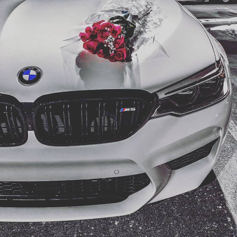 BMW m5 Bmw Truck, Bmw White, Beautiful Winter Pictures, Flying Cars, Bmw Girl, Anniversaire Diy, Dream Cars Bmw, Bmw Wallpapers, Bmw Love